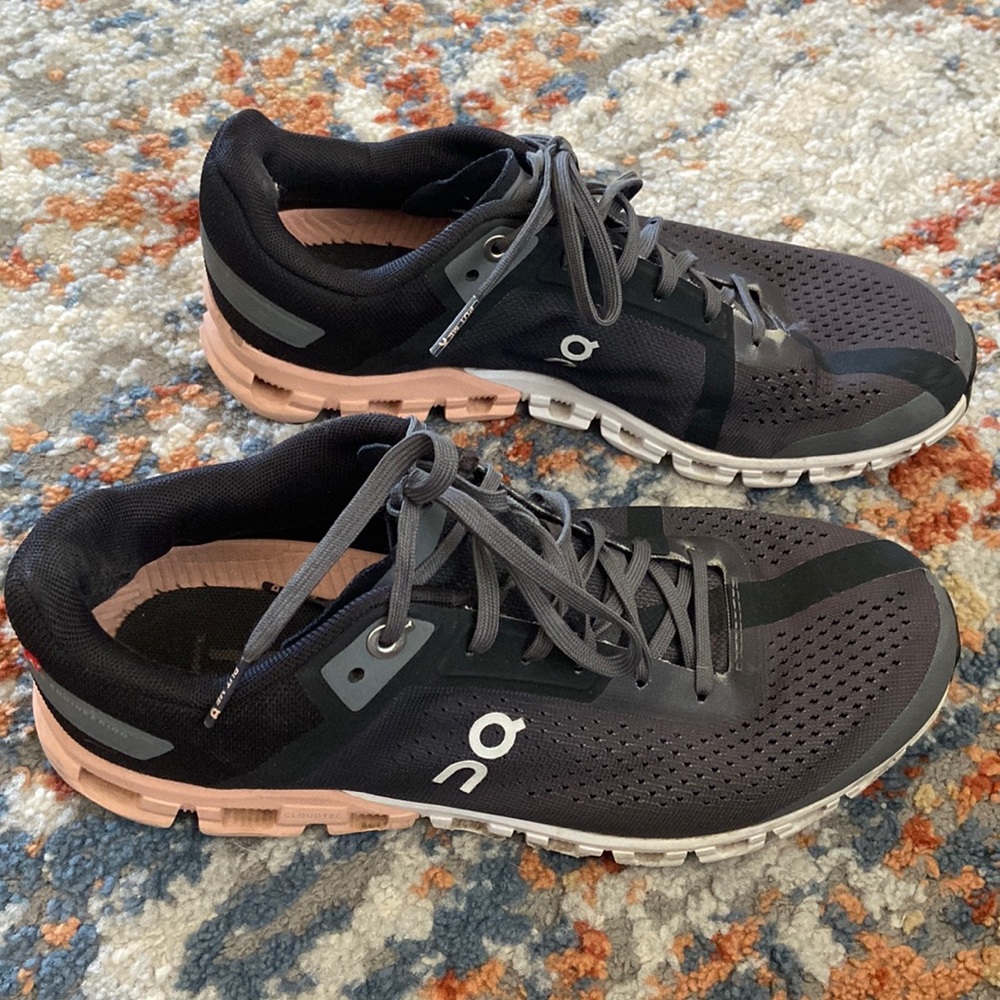 On Cloud Women’s Shoes 7